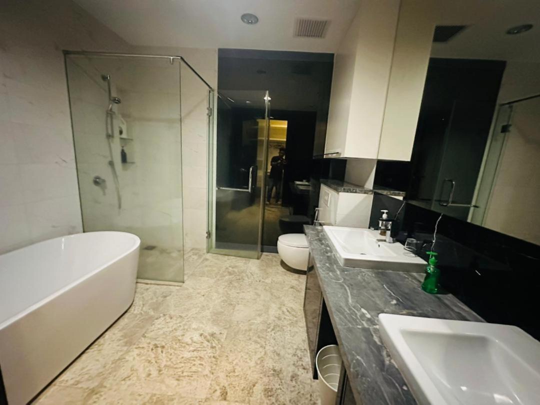 Platinum Kings Luxury